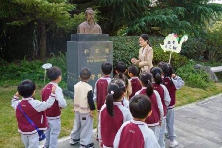 探秘娃娃命里九宫:揭示命运的神奇密码