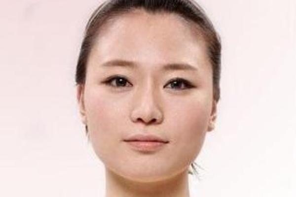 头大圆脸女人的命运解析：美丽与挑战的交织
