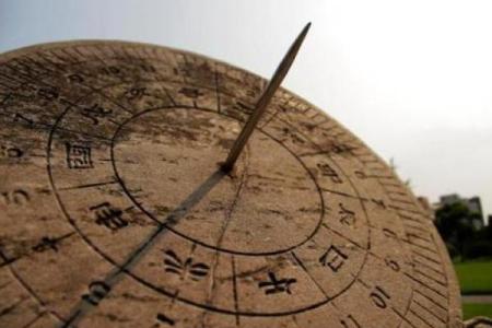 探秘命理：如何选择适合“土命”之人的首饰