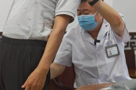 探秘右手多一个小指的命运之谜，揭示独特人生轨迹！