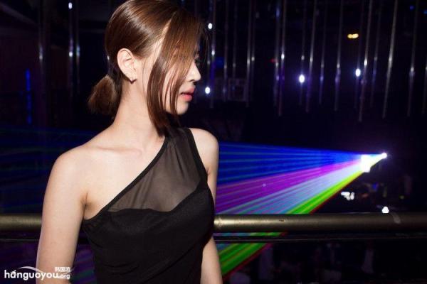 为什么富人总能吸引美女的秘密