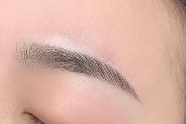 纹眉与命理：揭秘适合纹眉的命格与运势