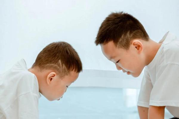 探讨男人与女人命运的不同与共鸣：一场心灵的对话