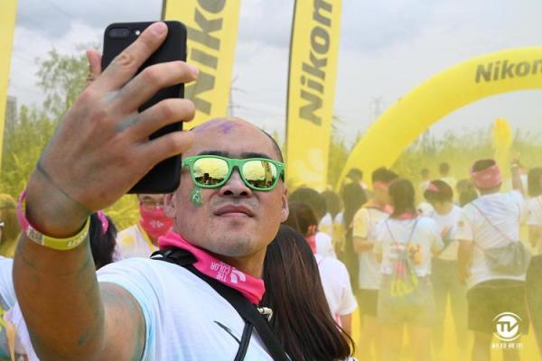 西四命人的色彩之旅：适合他们的五彩人生