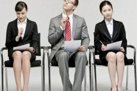 坐姿与老板气场:你是否也想成为职场赢家?