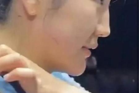 向上翘的下巴,彰显气质与命运的女人的独特魅力