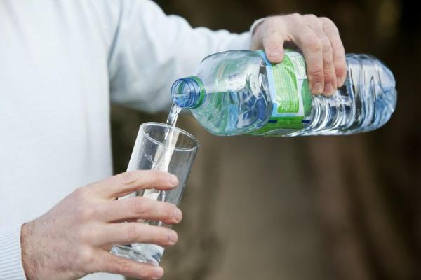 送桶装水的五行属性与命理探讨：水的力量与人生哲学