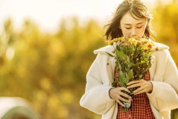 一月出生女性的命运解析：聪明、坚韧与内心的光芒
