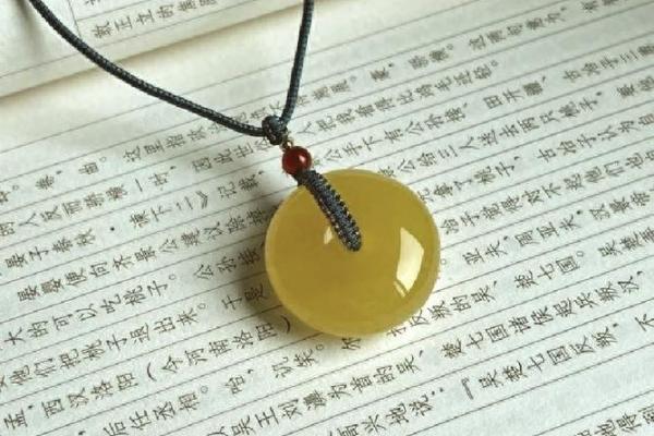 土命人适合佩戴什么材质的平安扣？解密平安扣的能量与运势！