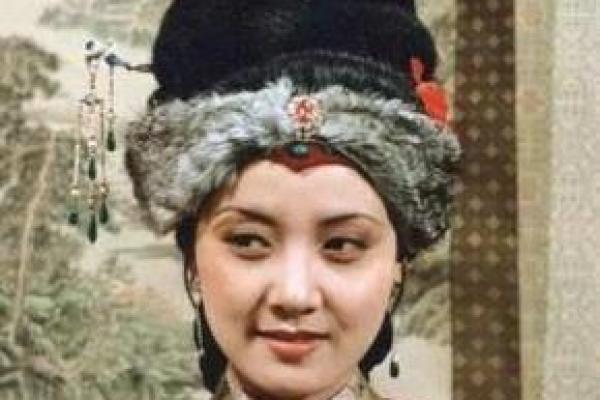 王熙凤命运的悲欢离合：从权谋之女到病痛身影的蜕变