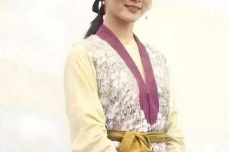 丫鬟身子小姐的命运交织:一个古代女性的心路历程