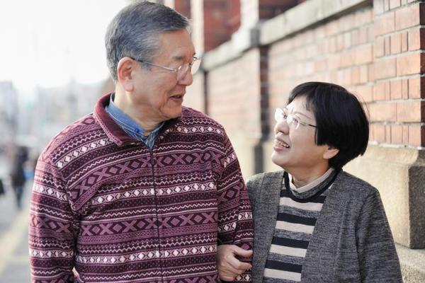 相依为命：生活中的陪伴与互助的力量