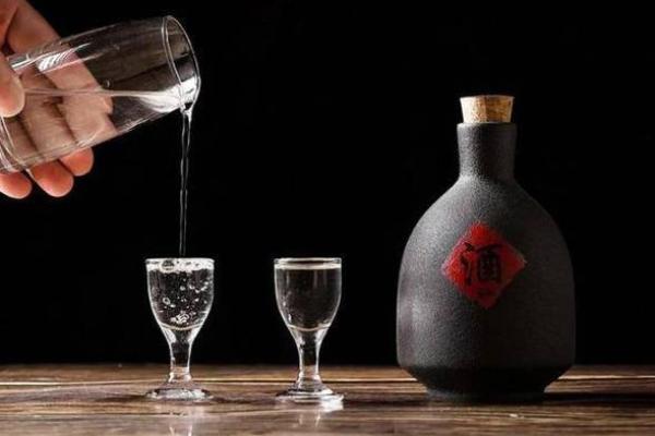 为何有的人对美酒情有独钟？探寻酒与人之间的深厚情感