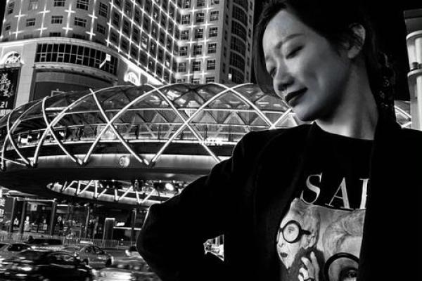 夜幕降临，生命中的缺失与反思——如何在黑暗中寻找光明