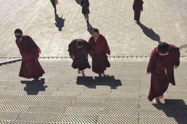 探秘天上火命：从固有特征到生活启示的一场灵魂之旅
