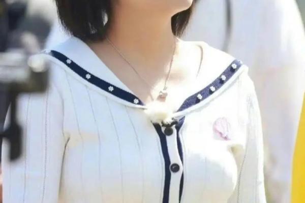 五官精致小额头，大女人生命运探秘